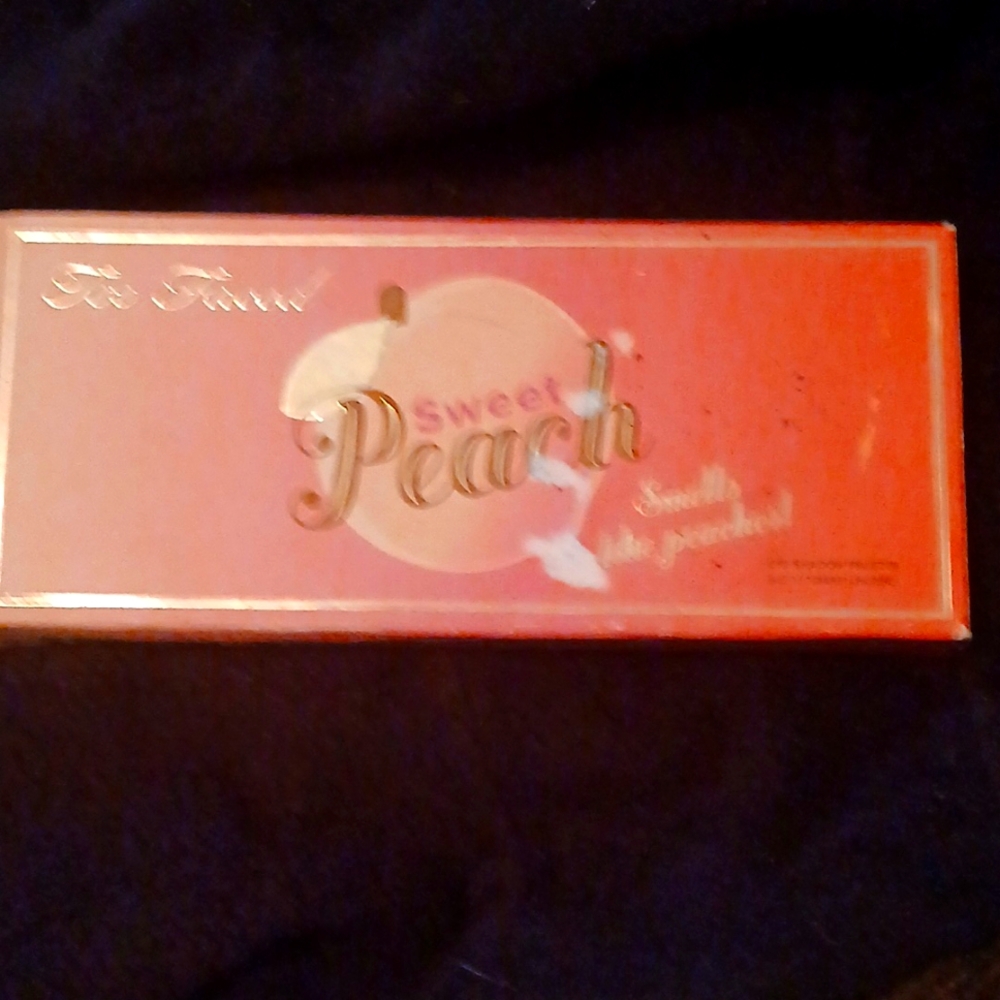 Makeup  by too faced  eye shadow palette  sweet peach